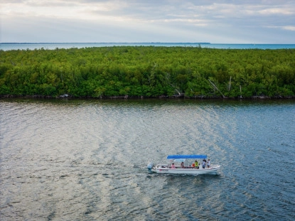 Pelican Stingray Snorkel Boat